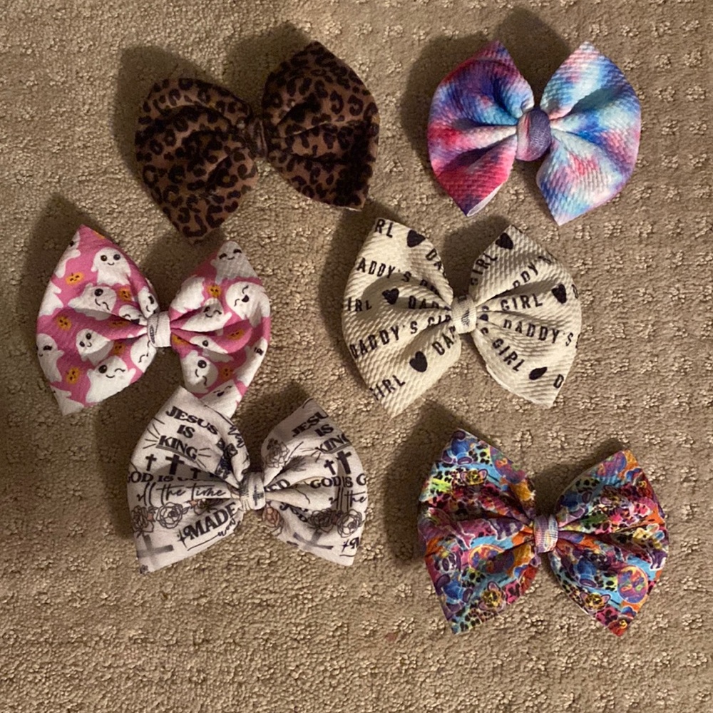 Girl clip in bows